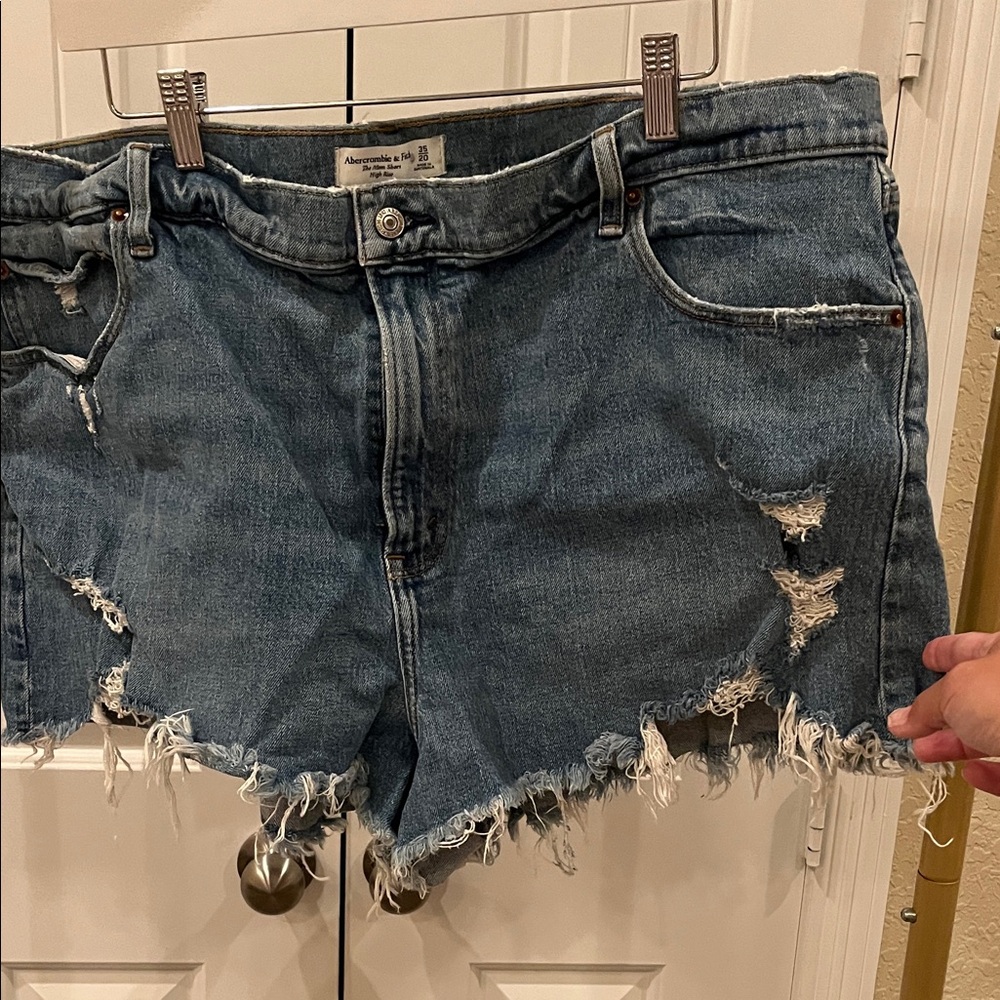 Abercrombie & Fitch The Mom Short High Rise